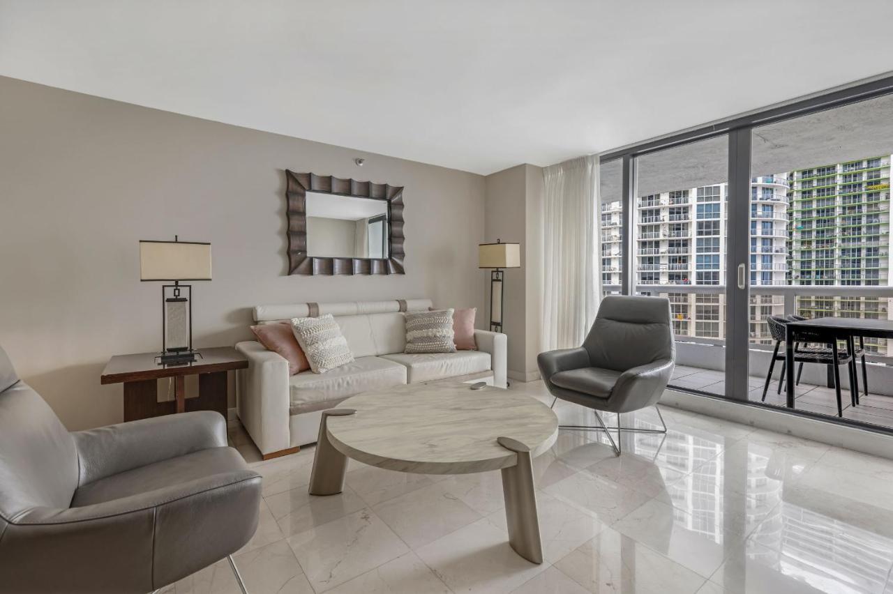 High Rise Comfort With Balcony Doral Bagian luar foto