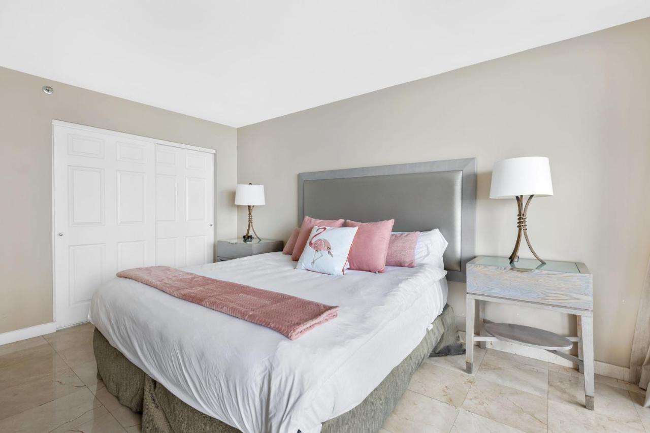 High Rise Comfort With Balcony Doral Bagian luar foto