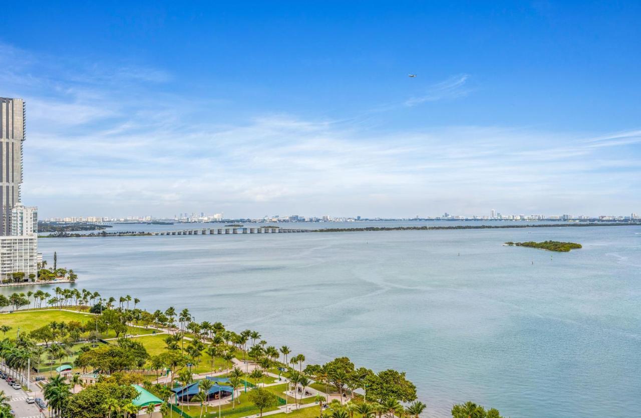 High Rise Comfort With Balcony Doral Bagian luar foto