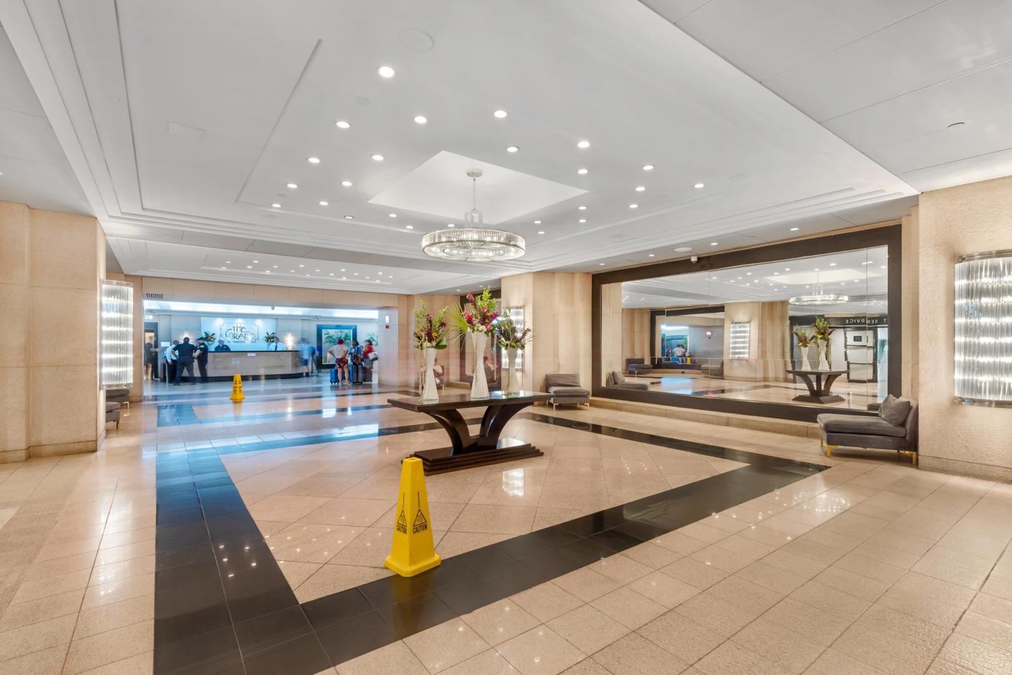 High Rise Comfort With Balcony Doral Bagian luar foto