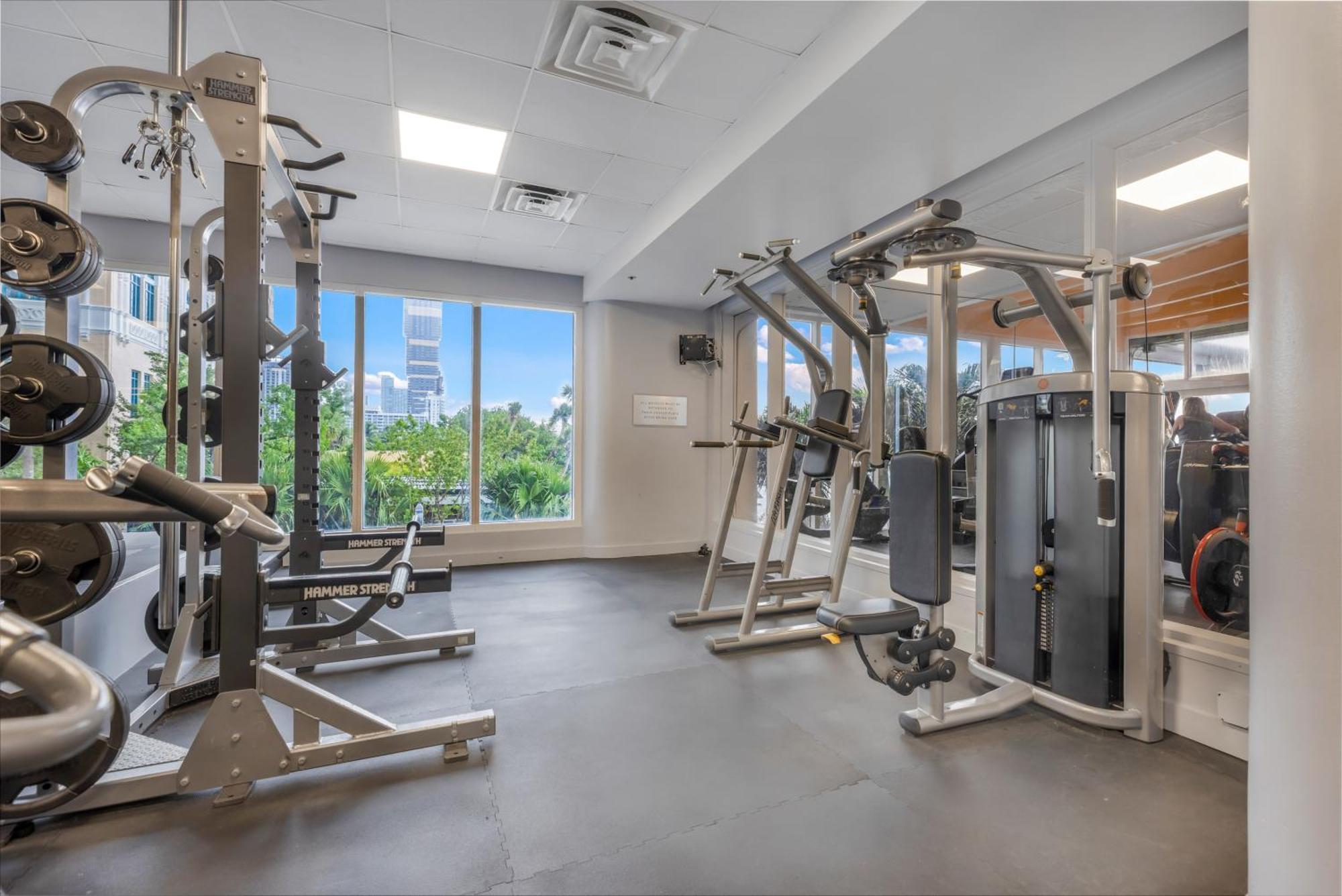 High Rise Comfort With Balcony Doral Bagian luar foto